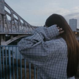 Solo dans mon lit double + Jeune fille